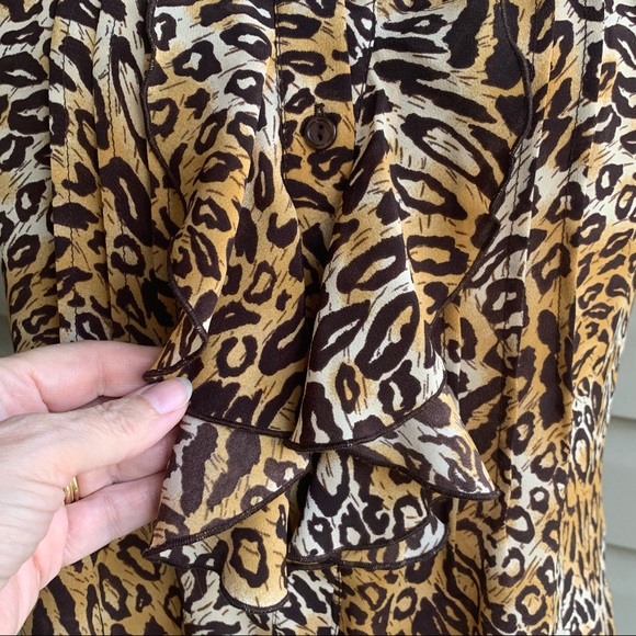 •Milano• Animal Print Sleeveless Buttoned Top-Med. - Picture 4 of 8